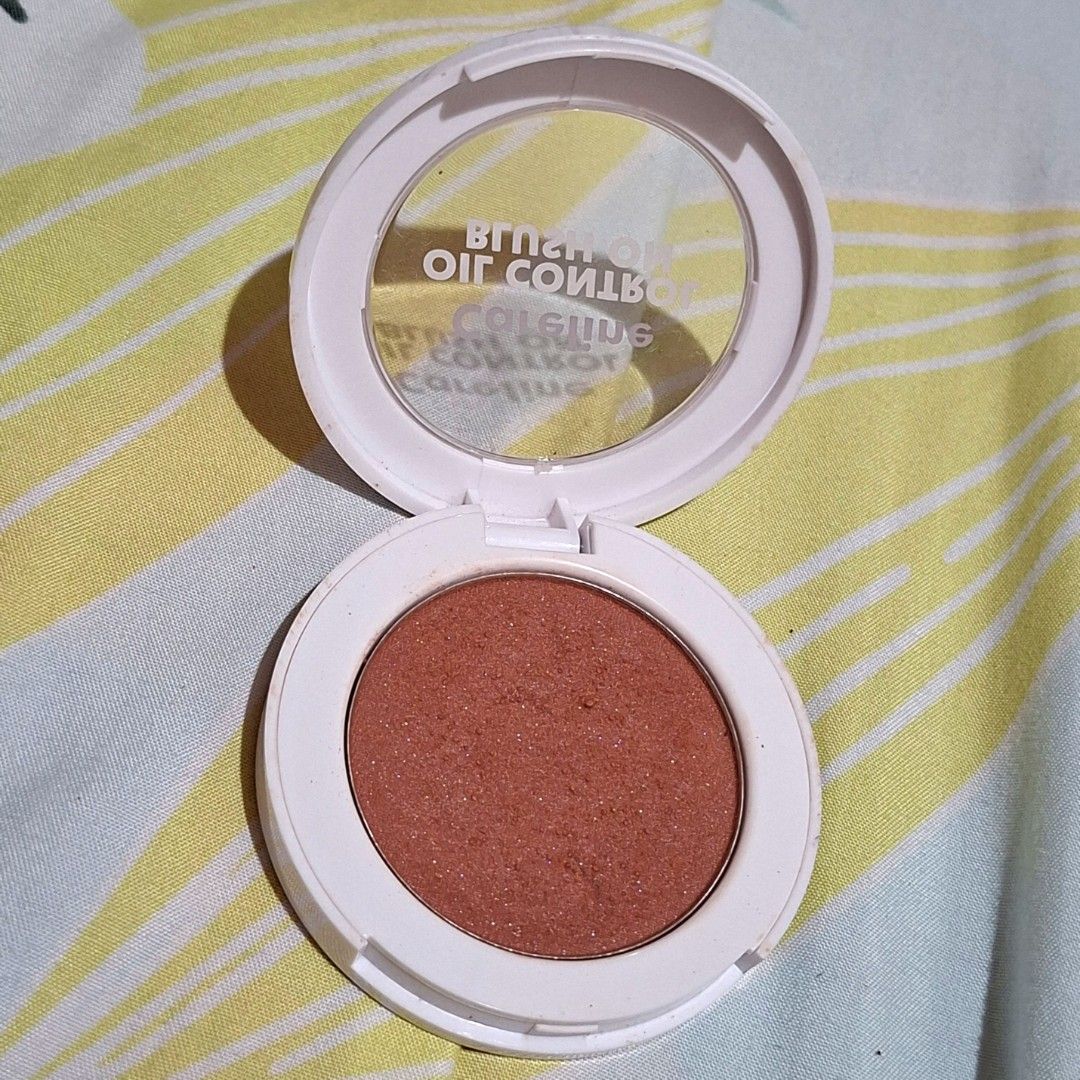 Careline Oil Control Blush On - Starlight Shine (Category: Makeup) located in Tagbilaran City. Submitted by rennaissante (Listing ID 1415358329, Image 3). Description: Careline Oil Control Blush On in Starlight Shine. 3.5g. Reddish-brown shade in a white compact. Batch #25C02DF. ‼️ SANITIZED [Around 95% of the product left] - wala nang puff. ❓️RFS: Di na nagamit. I still have other blushes to finish. GCash / Maya | NO COD 📍Tagbilaran City, Bohol