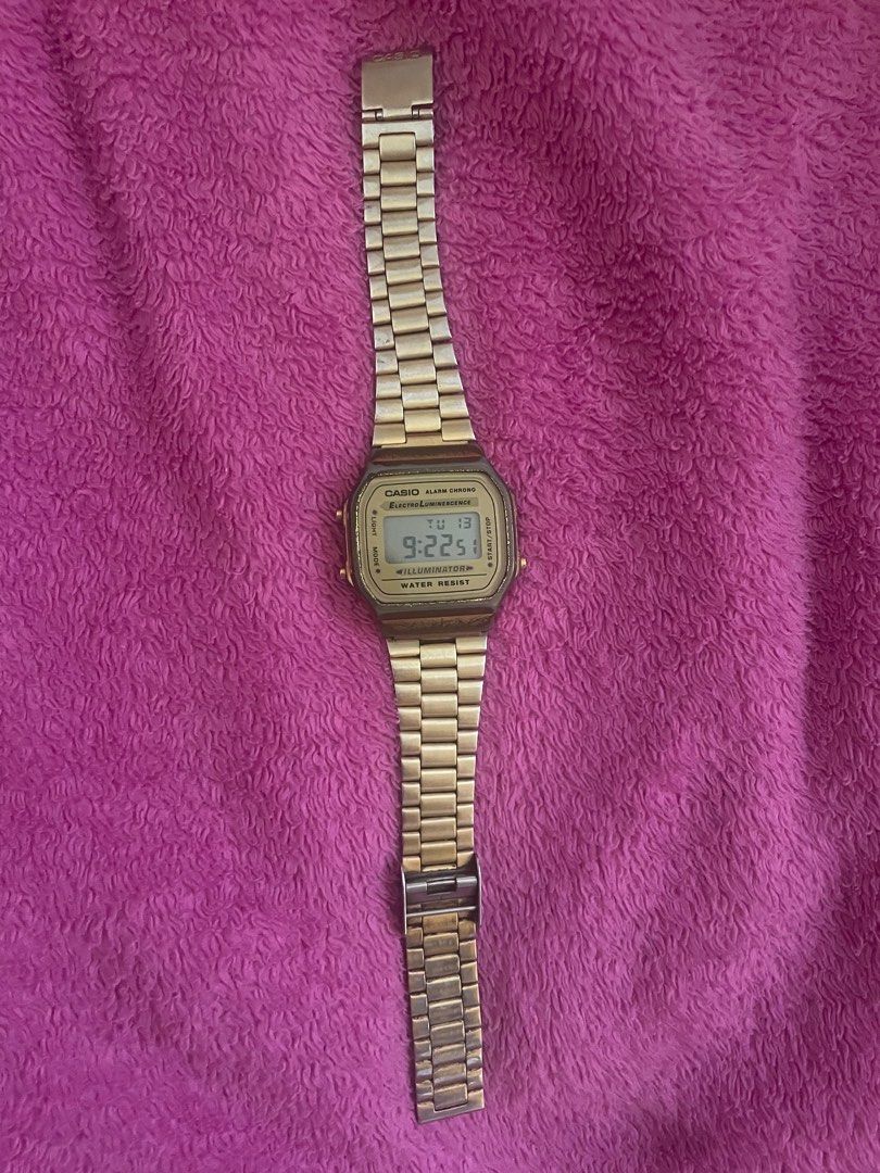 Casio Watch (Category: Women's Watches) located in Pasig City. Submitted by user6134 (Listing ID 1415247023, Image 1). Description: check pictures for flaws.