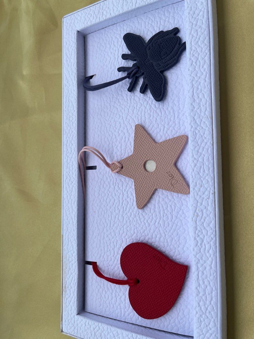 Christian Dior charm (Category: Luxury Accessories) located in Taguig. Submitted by chibengco (Listing ID 1415262399, Image 1). Description: .