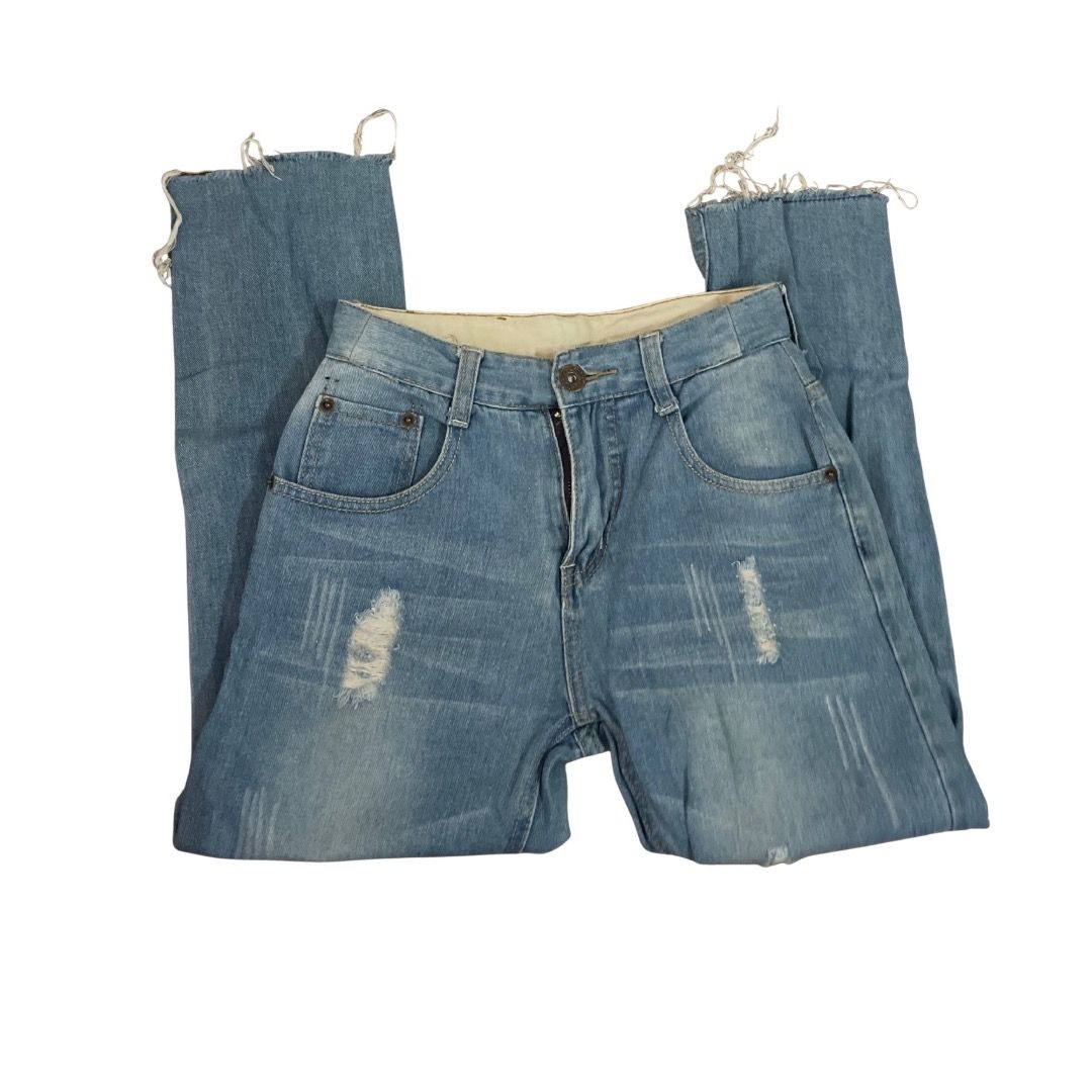 Denim Ripped Jeans (Category: Jeans) located in Cebu City. Submitted by rtclle (Listing ID 1415274046, Image 1). Description: - Waist 24-25.