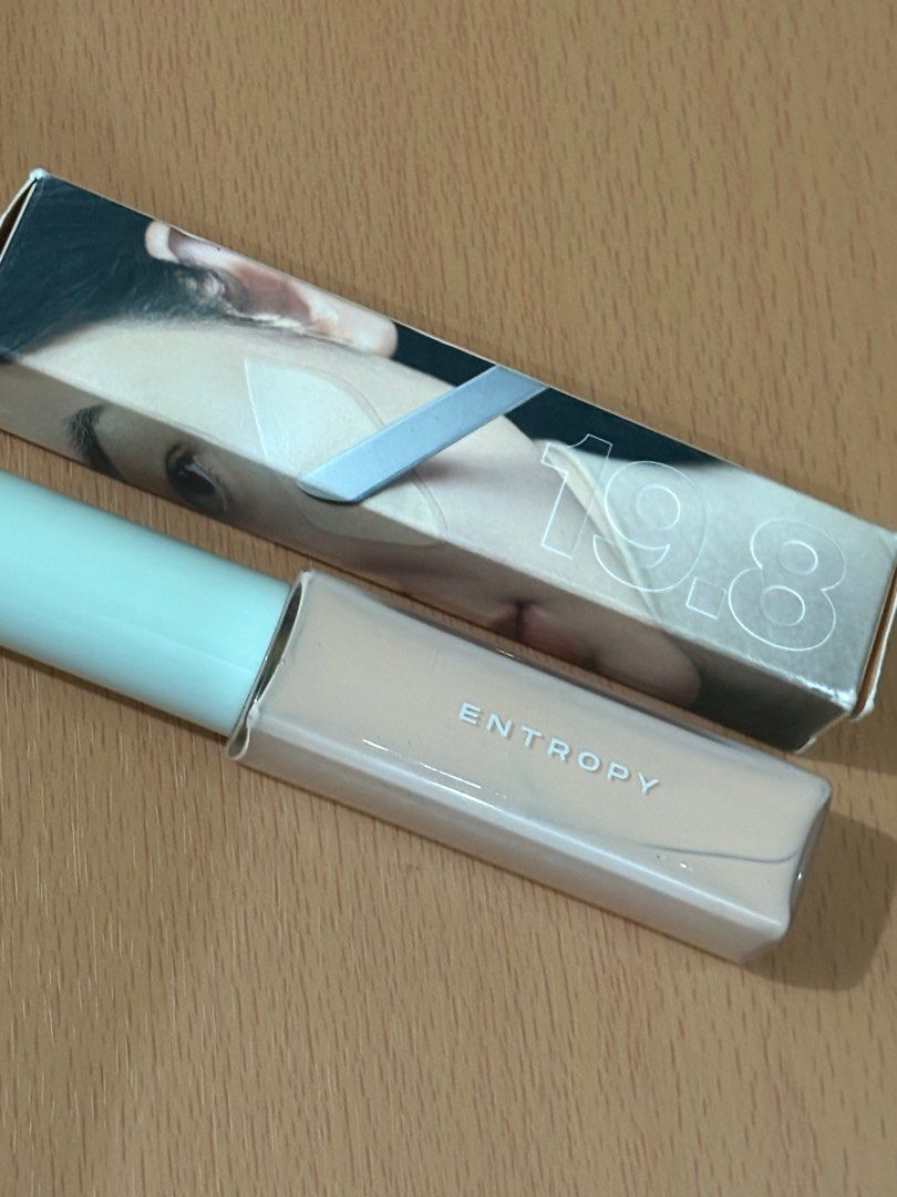 Entropy Organza Fit Spatula Foundation (Category: Makeup) located in Las Pinas. Submitted by pinksparkles1830 (Listing ID 1415394251, Image 1). Description: - Entropy Organza Fit Spatula Foundation - In original packaging - Light shade - Includes spatula applicator.