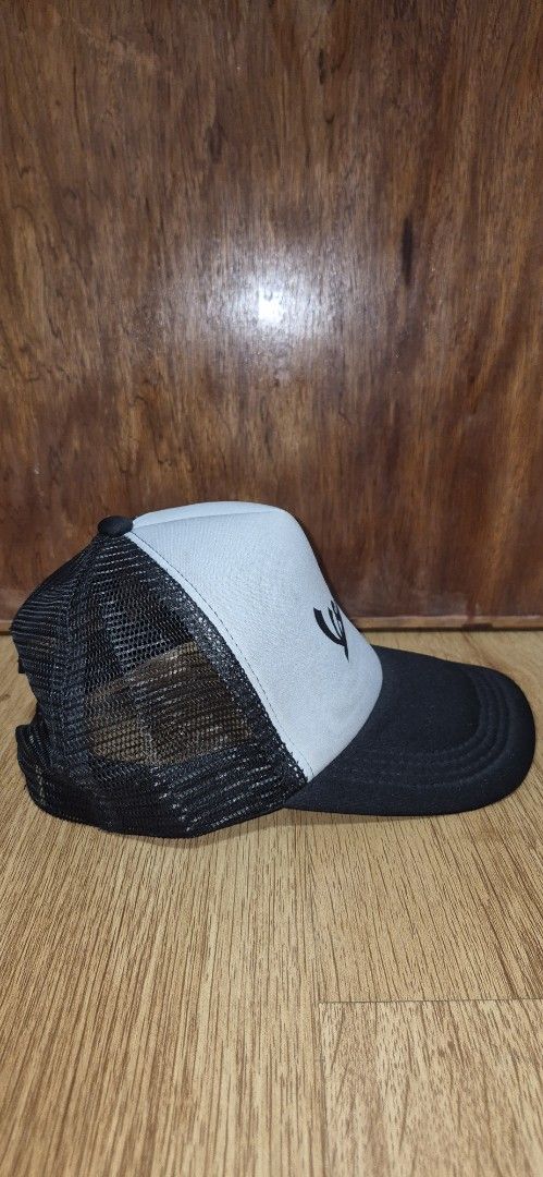 For Sale: Vespa Trucker Cap (Category: Caps & Hats) located in Pasig City. Submitted by radcuratesclothing2026 (Listing ID 1415368531, Image 2). Description: For Sale: Vespa Trucker Cap •Vespa logo on front •Black mesh back •Curved brim, Fabric and mesh materials •Needs Cleaning •RFS: Decluttering •P300.
