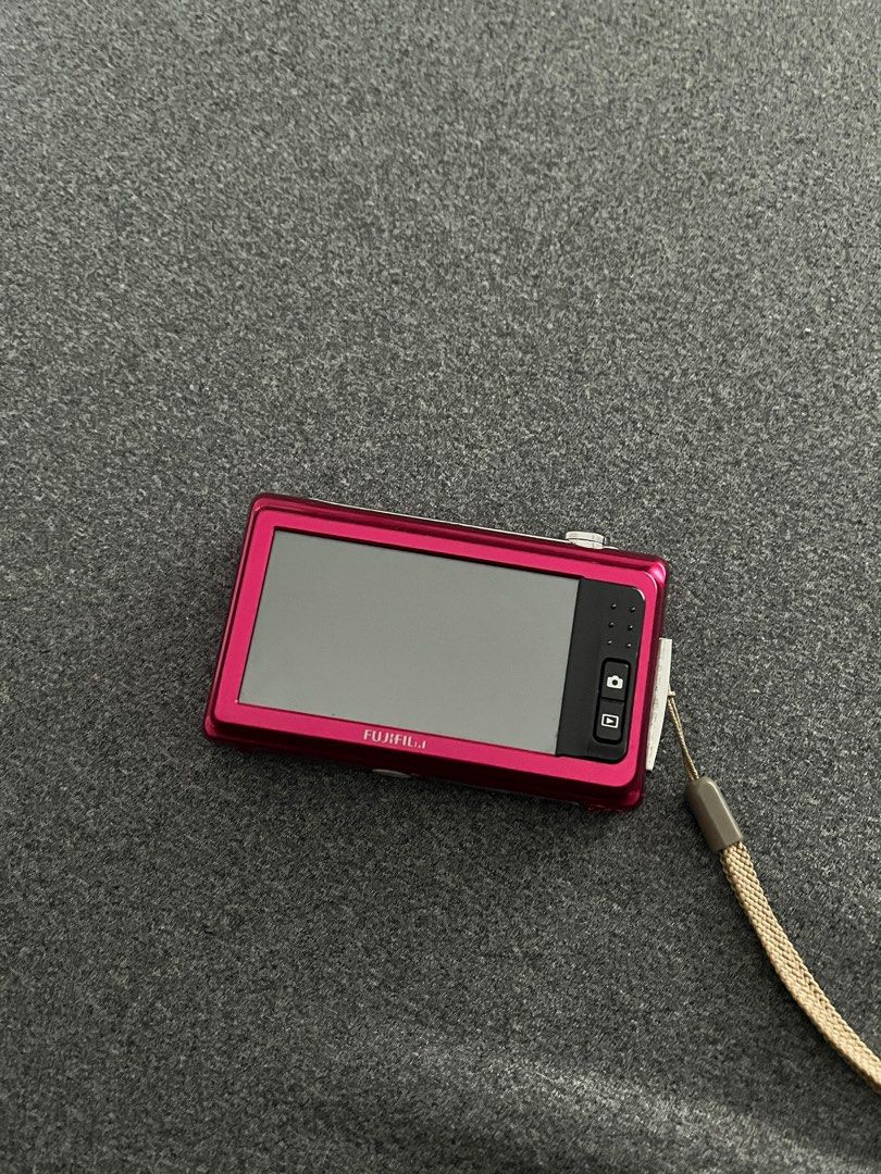 Fujifilm Finepix Z90 (Pink) (Category: Cameras) located in Manila. Submitted by csrrrrrrr355127 (Listing ID 1415238216, Image 2). Description: Functional touch screen Comes w charger !No issues!.