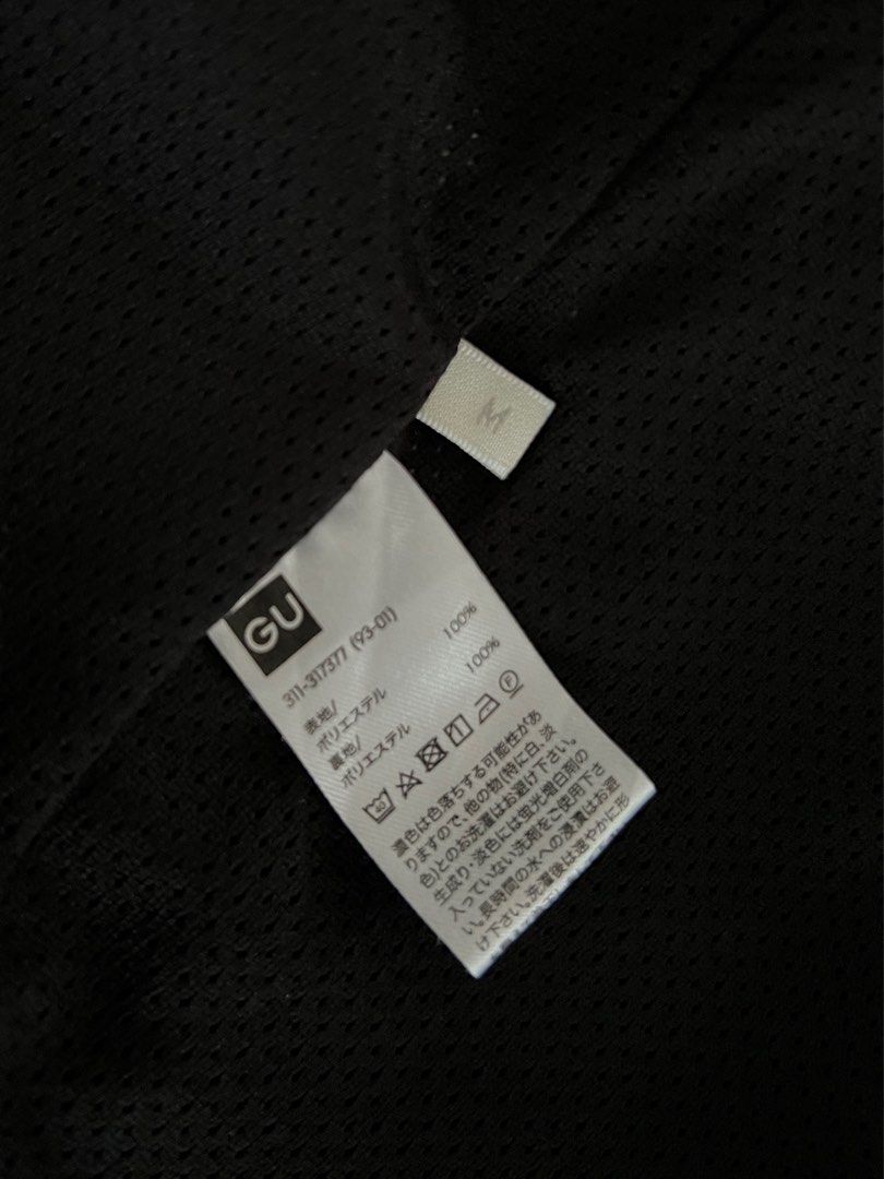 GU Blocktech (Category: Coats, Jackets and Outerwear) located in Masai. Submitted by shaukeeyazami_ (Listing ID 1415259236, Image 2). Description: - fit M-L - solid condition 9/10 - can dm for detail picture.