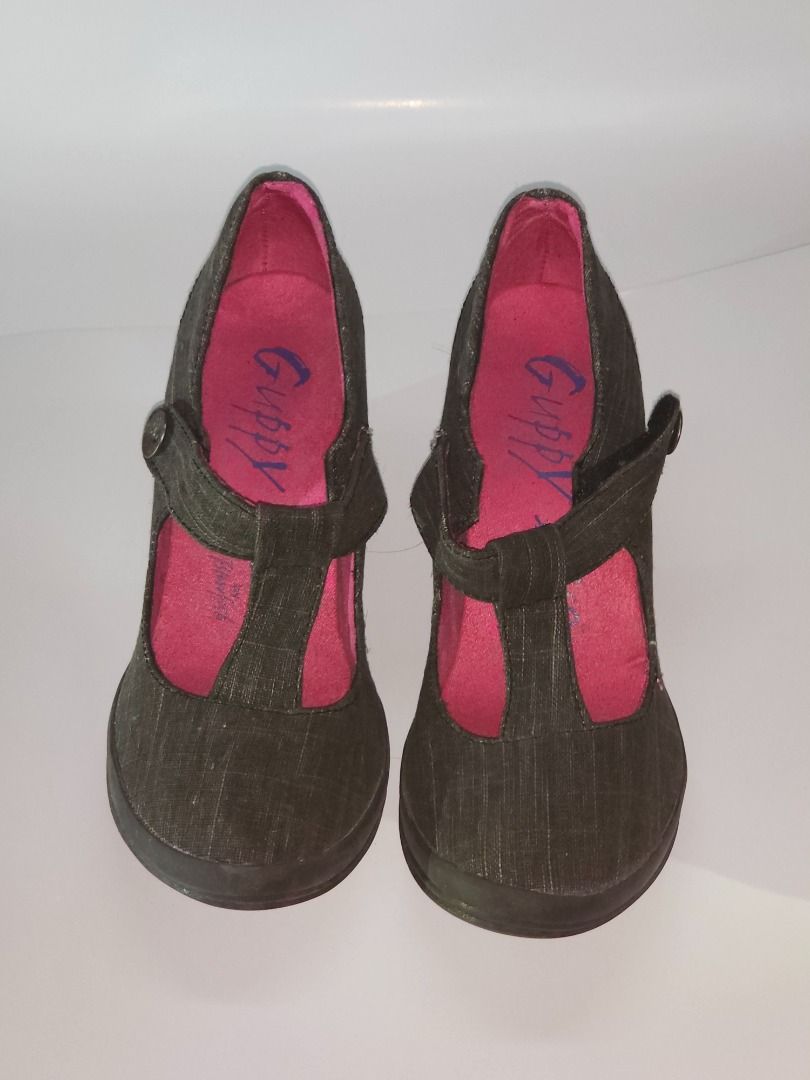 Guppy Mary Jane Shoes (Category: Flats & Sandals) located in Caloocan City. Submitted by bernadette17287 (Listing ID 1415267817, Image 1). Description: - Brand: Guppy - Style: Mary Jane shoes - Design: T-strap with buckle closure - Color: Dark upper, pink interior - Sole: Rubber.