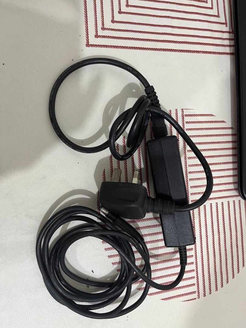 HP Original Charger (Category: Chargers) located in Valenzuela. Submitted by pixxx_ (Listing ID 1415371664, Image 2). Description: HP Original Charger.