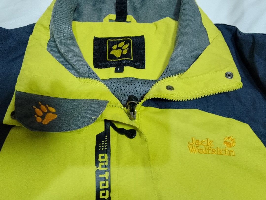 Jack Wolfskin Outdoor Jacket (Category: Coats, Jackets and Outerwear) located in Antipolo. Submitted by technothrift (Listing ID 1415413558, Image 3). Description: Good Fabric & Color Condition Overall Rate :8.5/10 [ NeedWash] See attached pictures for Issue Dimes : 21X25 With Inner Pullover | Can attach to Main Jacket.