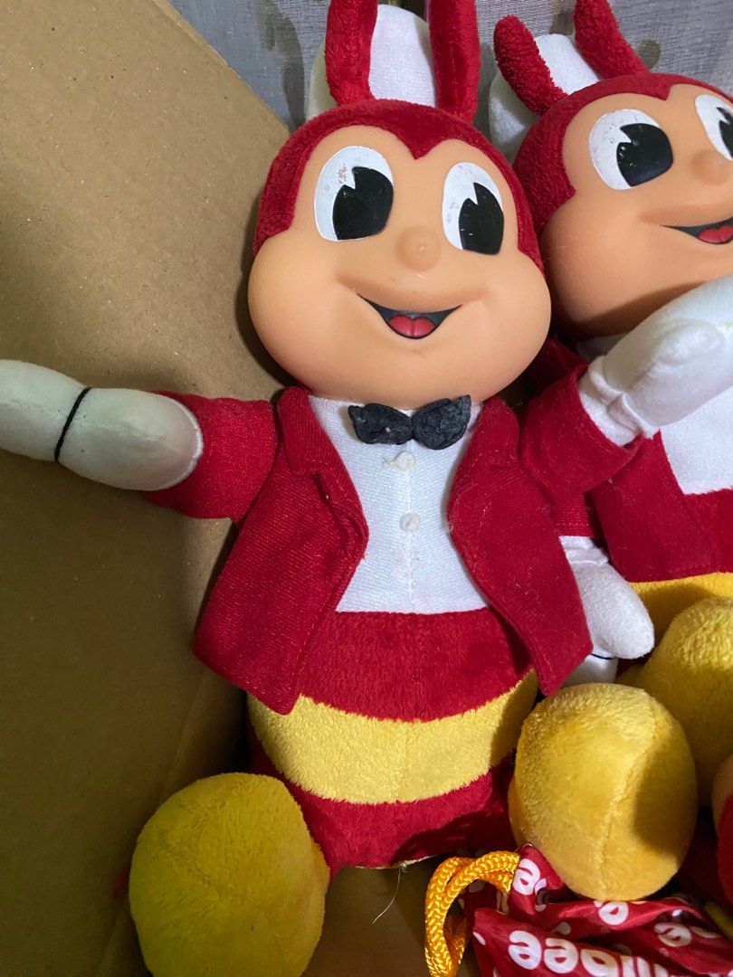 Jollibee Plush Toy (Category: Plushies & Soft Toys) located in Manila. Submitted by kuya_moto (Listing ID 1415428229, Image 2). Description: Big 600 each Small 500 each - Adorable Jollibee plush toy - Features the iconic Jollibee character - Soft and huggable - Perfect for Jollibee fans and collectors - Great as a gift .