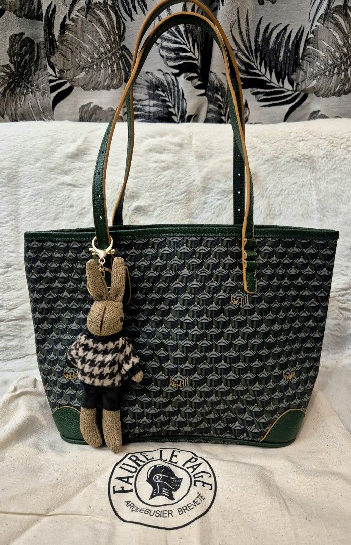 ☆JUST IN!☆ Authentic FLP Small Battle Tote 27 in Ltd Ed Sungreen and Yellow (Category: Luxury Bags & Wallets) located in Paranaque City. Submitted by ravishing.queen (Listing ID 1415379551, Image 1). Description: ☝️DISCLAIMER TO PURCHASE: This item is consigned from UAE. The price posted is the price of the owner of the item and not my price. Inclusions posted in the photos are what you will receive with the item. Photos uploaded are taken from t