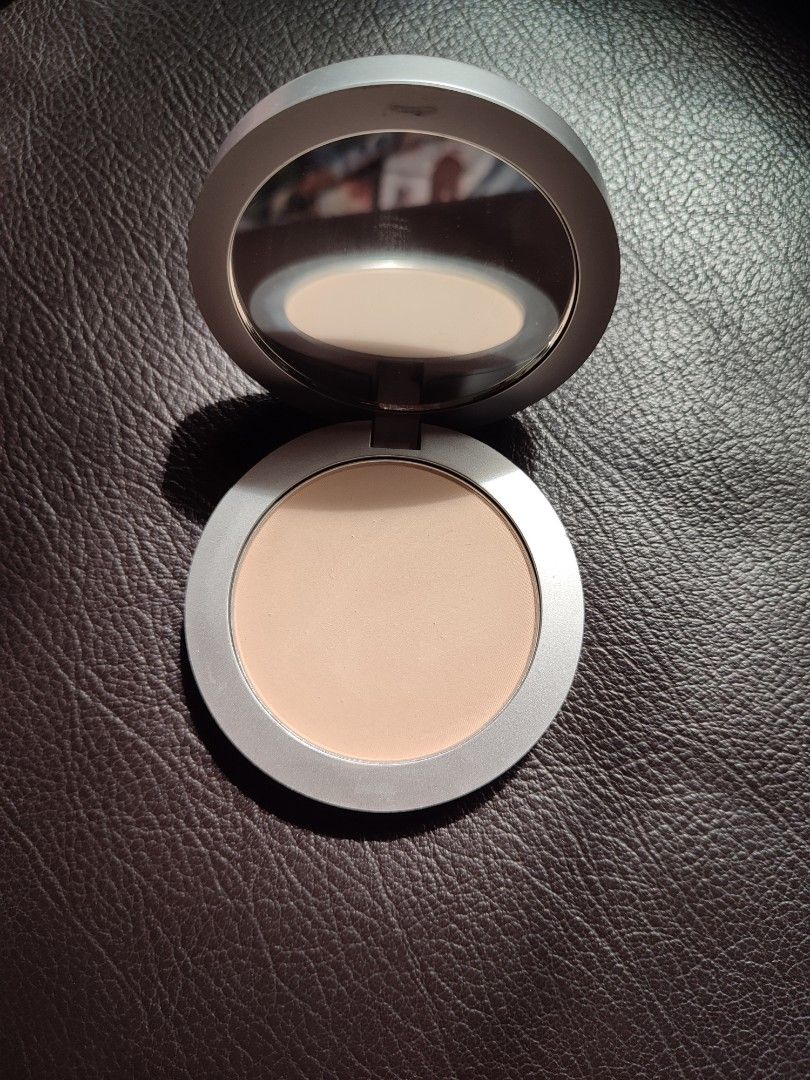 Lovely Cosmetics Powder in shade Light (Category: Makeup) located in Batangas. Submitted by lianndnd (Listing ID 1415322426, Image 2). Description: MOP-GCASH MOD-FLASH EXP.