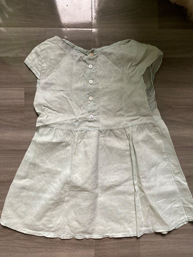 Mint Green Short-Sleeved Summer Top (Category: Sleeveless) located in Quezon City. Submitted by wompybat (Listing ID 1415333591, Image 2). Description: Mint Green Short-Sleeved Summer Top - Linen material; lightweight - With buttons at the back - Slightly flared hem - fits S-M Meet-up Location: Quezon City.