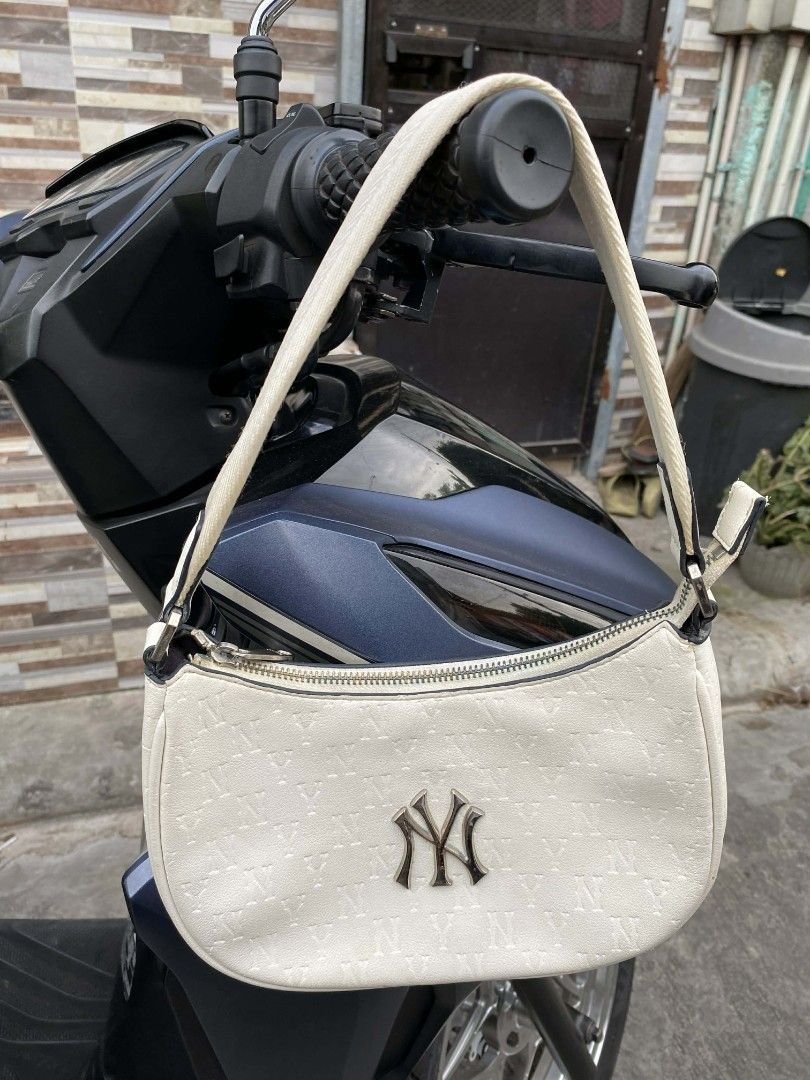 MLB New York Yankees Shoulder Bag (Category: Shoulder Bags) located in Manila. Submitted by jp-luxury (Listing ID 1415412927, Image 2). Description: - New York Yankees shoulder bag - Curved shape - Zipper closure - Single shoulder strap - Repeating NY logo pattern - Smooth material.
