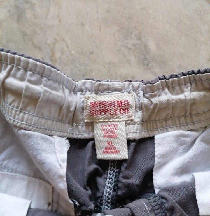 MOSSIMO CARGO SHORTS MEN (Category: Shorts) located in Malabon City. Submitted by silver_shopping (Listing ID 1415344117, Image 3). Description: Waist: 32in.