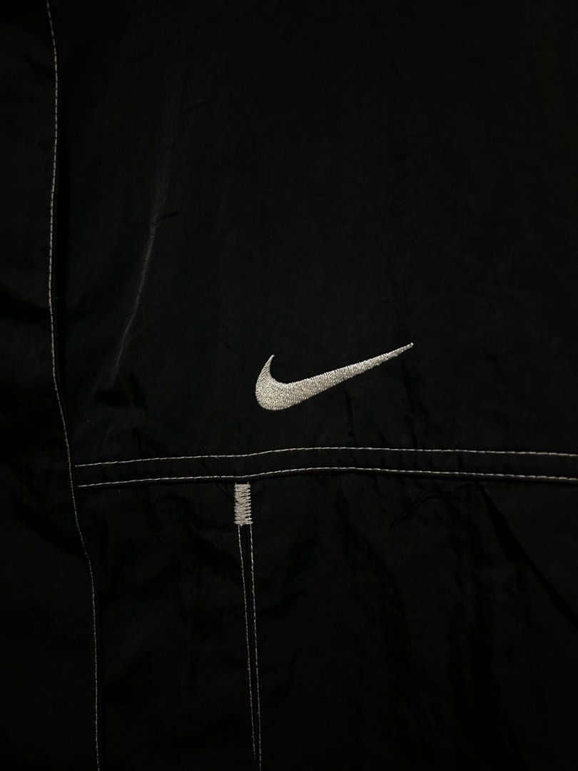 NIKE SWOOSH WINDBREAKER JACKET (Category: Coats, Jackets and Outerwear) located in Quezon City. Submitted by ger4rd (Listing ID 1415385261, Image 2). Description: NIKE SWOOSH WINDBREAKER JACKET SIZE XL 25x30 NO ISSUE 1000.