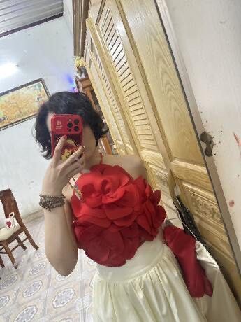 Orange Floral Halter Top (Category: Sleeveless) located in Manila. Submitted by clarv (Listing ID 1415358610, Image 3). Description: Brand new- never used Really pretty in real life Size on tag: Small .