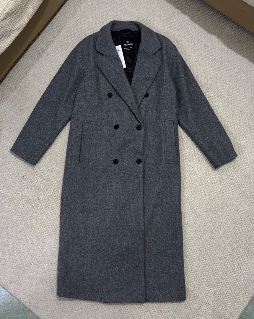 Pull and bear gray long coat (Category: Coats, Jackets and Outerwear) located in Makati City. Submitted by avikareyes1215 (Listing ID 1415328705, Image 1). Description: Brand new with tag Light weight coat Good for autumn and winter season Small on tag ( runs big ) Fit to medium-large frame.