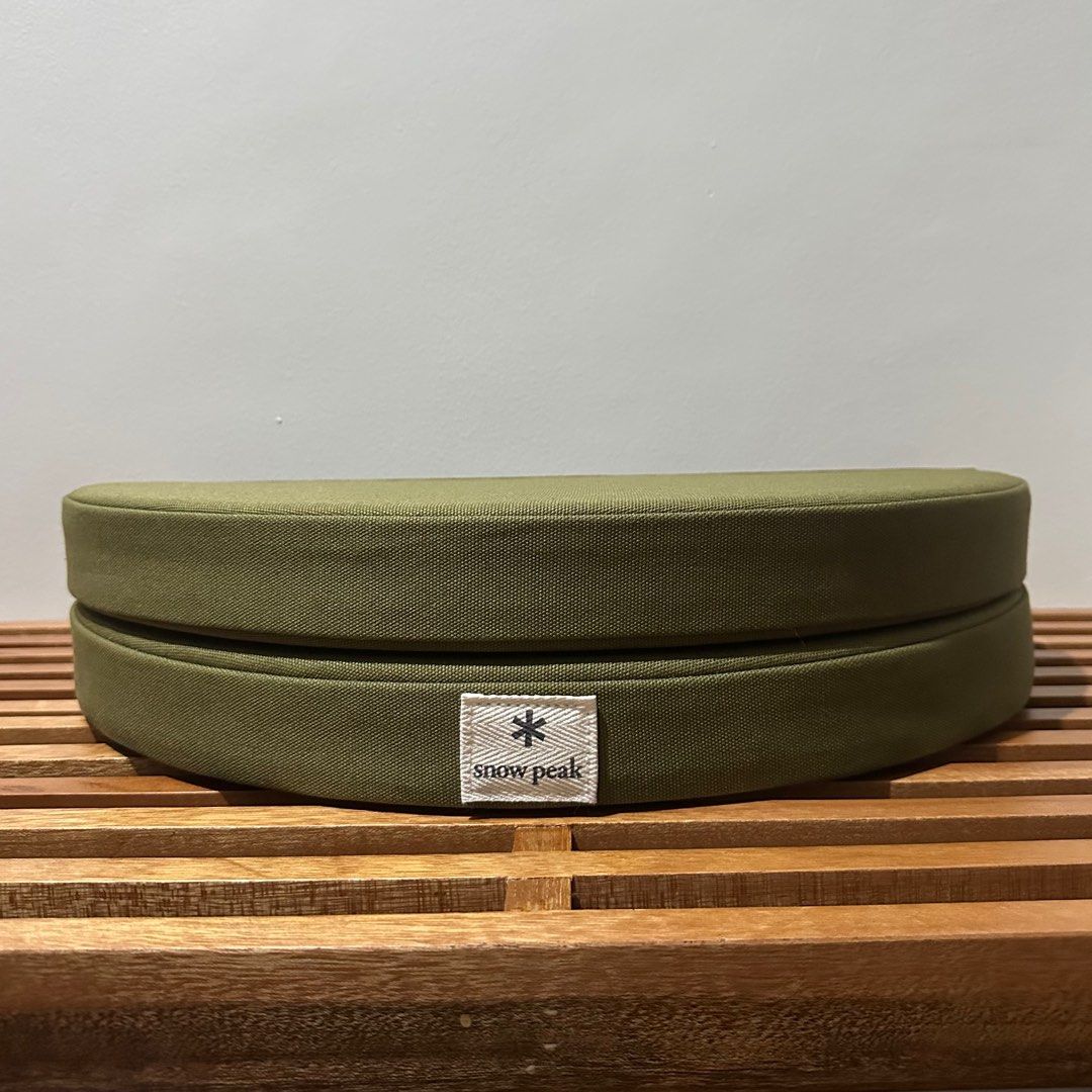 Snow Peak Lounge Cushion (Category: Home Improvement Tools & Accessories) located in Quezon City. Submitted by rowellp (Listing ID 1406414668, Image 1). Description: ⚡️ Not available locally here in the PH and I honestly haven’t seen anyone locally have this yet ⚡️ Like new condition. Sat on 2-3 times only ⚡️ Firm and of very good quality, considering it’s from Snow Peak ⚡️ As seen on many interior decorators and campers abroad.