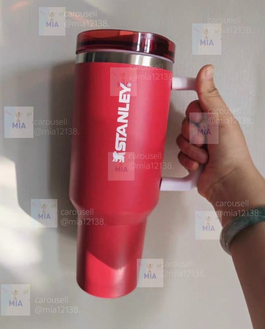 🥇Stanley Messi co-branded 40oz insulated water bottle with straw. Large capacity, stainless steel, keeps drinks cold. Suitable for car, gym, office, home, as a gift, birthday, or holiday. (Category: Water Bottles & Tumblers) located in Singapore. Submitted by mia12138 (Listing ID 1415280805, Image 3). Description: 👀 Pre order Delivery 10 - 12 days 👀.
