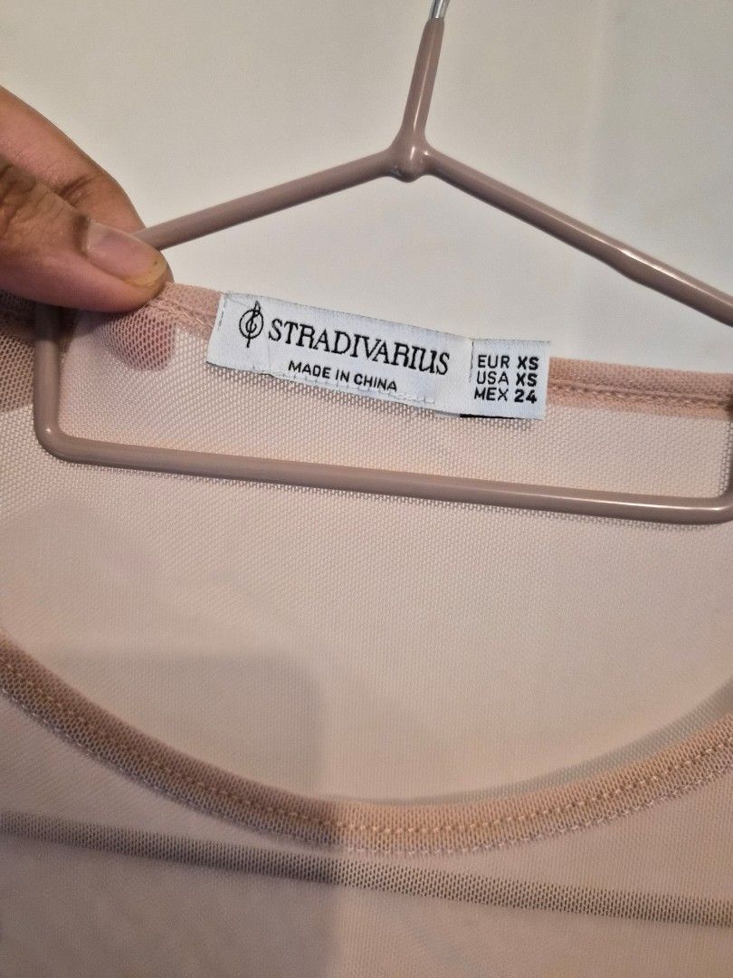 Stradivarius pink mesh top (Category: Others Tops) located in Paranaque City. Submitted by bebinbuys (Listing ID 1415296461, Image 3). Description: v stretchy fabric like new worn once.