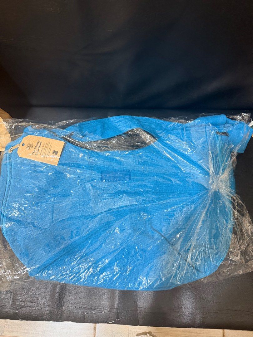 The Coffee Bean Holiday Collection Bag (Category: Cross-body Bags) located in Manila. Submitted by authenticprelovedmnls (Listing ID 1415367646, Image 3). Description: Kaka redeem lang. Bnew & sealed.🧡.