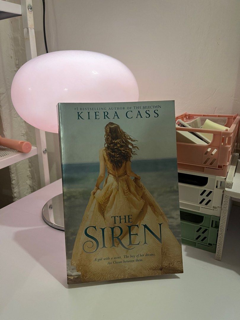 The Siren by Kiera Cass (Category: Storybooks) located in Pasay City. Submitted by funkw4v (Listing ID 1415302661, Image 1). Description: condition: lightly used, slight tanning of pages – you may request for more photos of the book 😊 payment: maya, gcash shipping: same day delivery or sh0pee check0ut shipping from: pasay city negotiable esp. if buying 2 or more books! dm for more inquiries 💌.