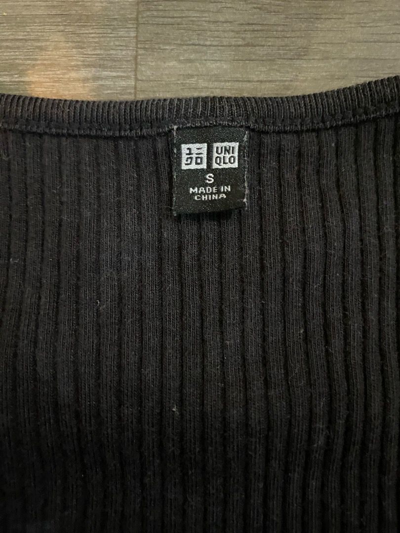 Uniqlo Black Square Neck Ribbed Top (Category: Shirts) located in Quezon City. Submitted by wompybat (Listing ID 1415364934, Image 2). Description: Uniqlo Black Square Neck Ribbed Top - Bought in Uniqlo SM North Edsa - Soft ribbed fabric - Size: S Meet-up location: Quezon City.