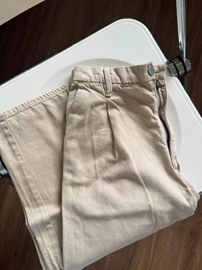 Uniqlo Drapey Denim Pleated Pants (Category: Other Bottoms) located in Pasig City. Submitted by closetmaxxing (Listing ID 1415261146, Image 2). Description: Uniqlo Drapey Denim Pleated Pants Used once, good as new Beige, Small Bought for ₱1,990.