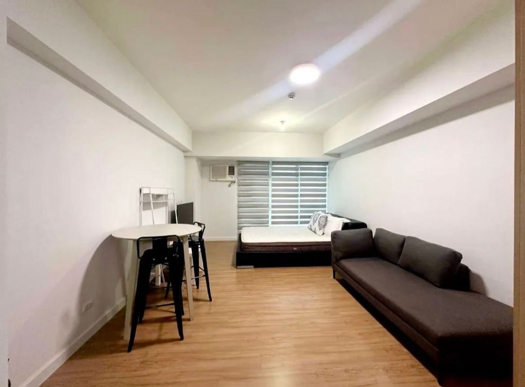 Verve Residences - Studio Unit with Pool View (Category: Apartments & Condos) located in Manila. Submitted by call_09053601049 (Listing ID 1415409802, Image 2). Description: Live at the heart of High Street South! This fully-furnished studio offers a relaxing view and prime city convenience. UNIT DETAILS: 📍 Location: Verve Residences, BGC (6th Floor) 📐 Size: Approx 37 sqm 🛋 Status: Fully Furnished 🏊 View: Relaxing Pool View RENTAL PRICE: 🏷 ₱