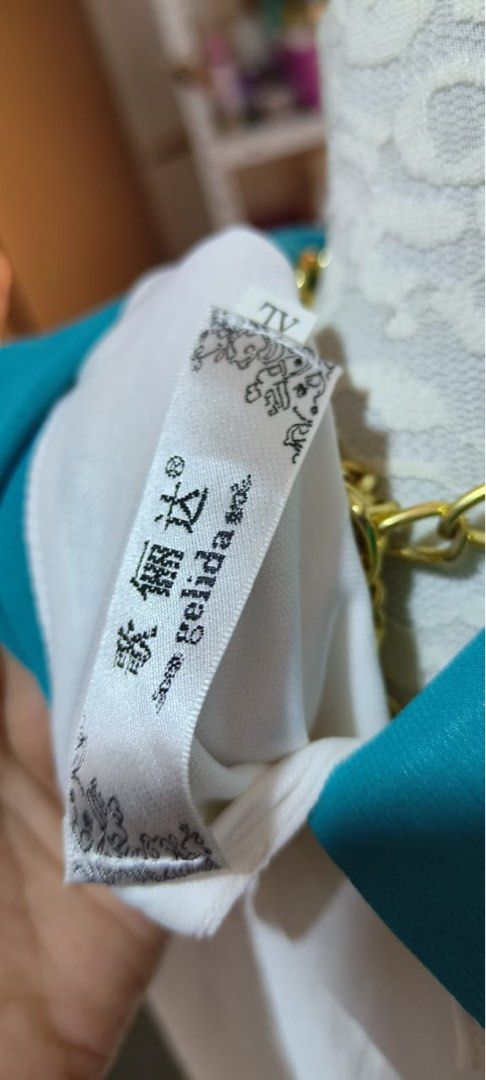 White dress with colar XL (Category: Dresses) located in Pasay City. Submitted by all.items.mustgo (Listing ID 1415291326, Image 3). Description: .