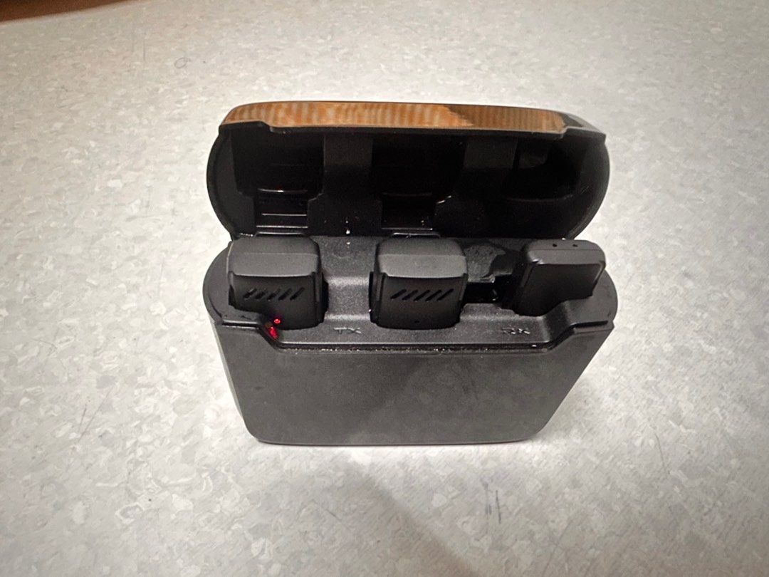 Wireless Microphone System with Charging Case65076306649218112