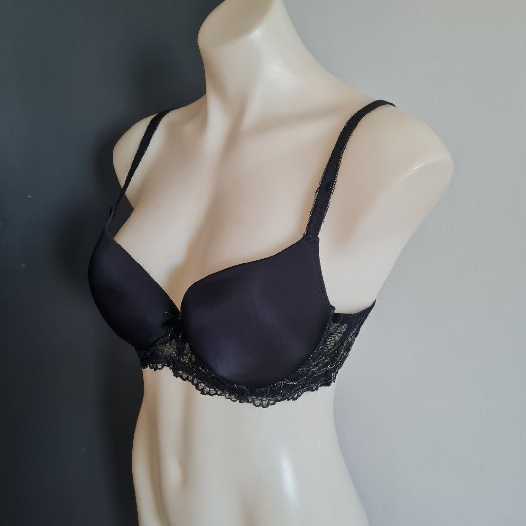 Women's size 38C 'DAISY FUENTES' Gorgeous black and gold underwire bra - EUC (Category: Women's Clothes) located in Sydney. Submitted by bilic83 (Listing ID 1415256257, Image 3). Description: .