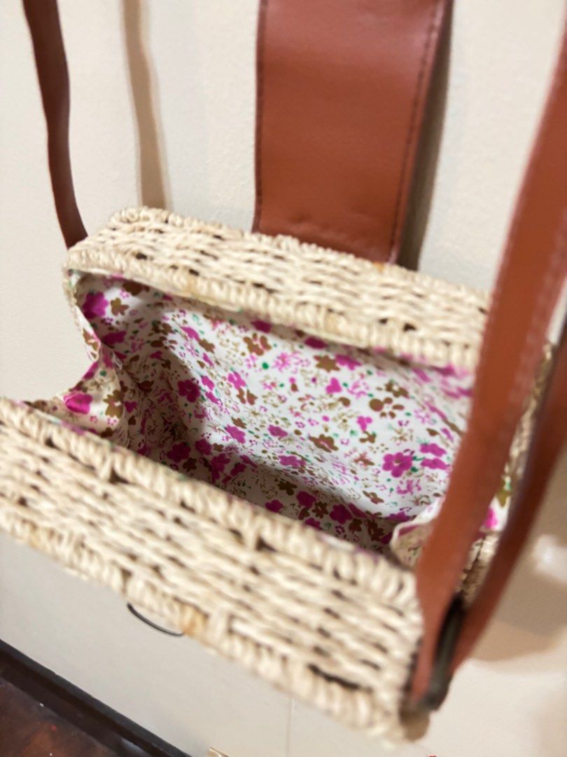 Woven Crossbody Bag with Brown Strap (Category: Cross-body Bags) located in Las Pinas. Submitted by tidyspaces (Listing ID 1415293071, Image 3). Description: Good for the beach Rattan type bag Never used.