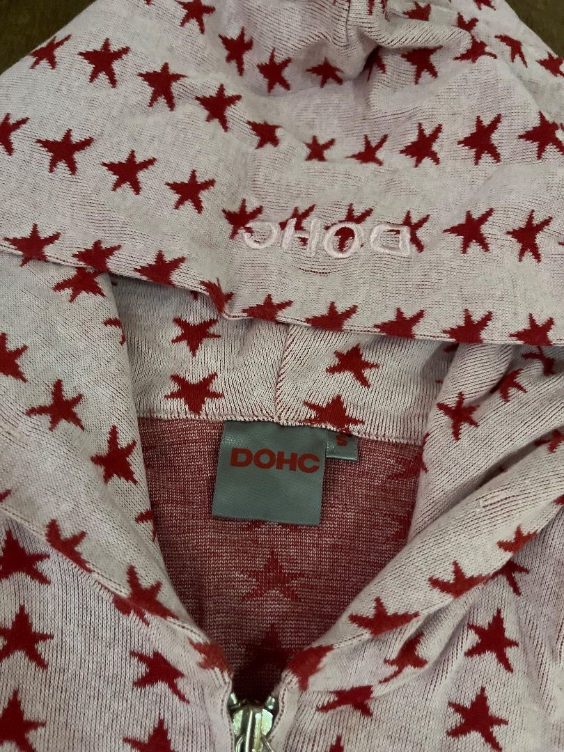 Y2k Pink Star Pattern Hoodie (Category: Coats, Jackets and Outerwear) located in Cebu City. Submitted by rtclle (Listing ID 1415270695, Image 2). Description: - Size xs-s - Has blue stains on the armpit area.