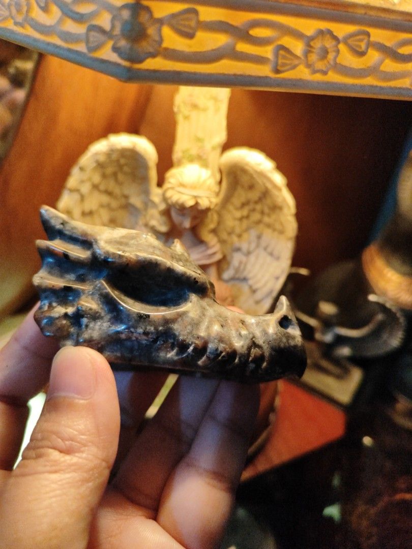 Yooperlite Dragon Head UV light Reactive (Category: Lighting) located in Pasig City. Submitted by vintagetreasures2222 (Listing ID 1415325824, Image 1). Description: Yooperlite is a stone of truth, self-expression, and confidence. In dragon form, the carving is believed to channel potent dragon energy for protection, transformation, and self-discovery, with its UV reactivity symbolizing the revelation of hidden potential and inner fire. .
