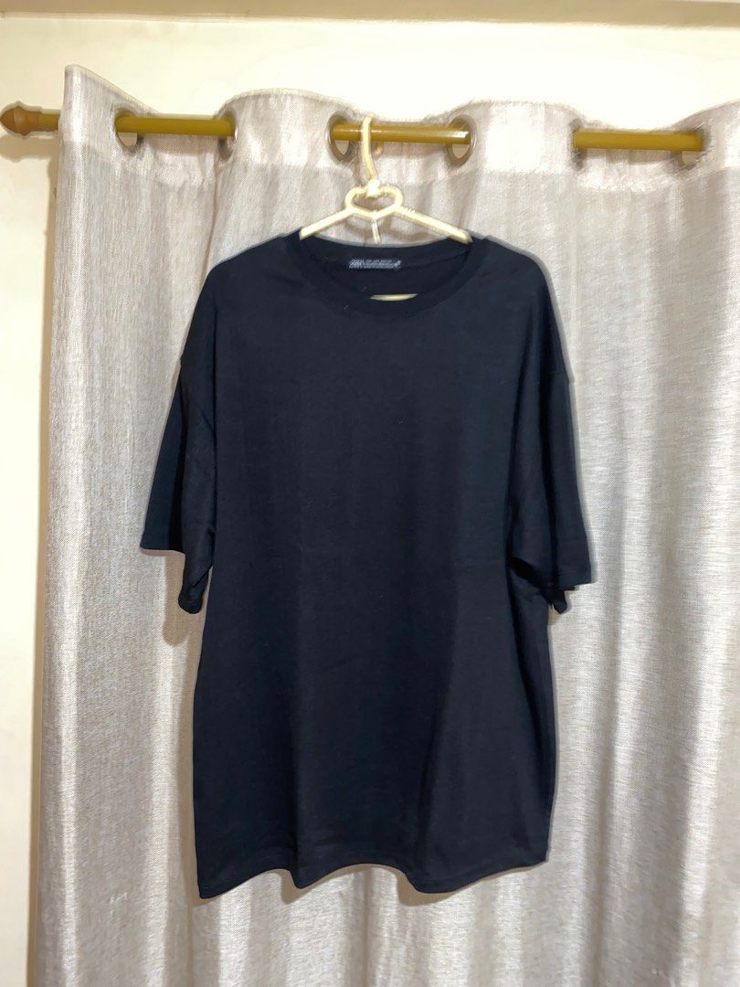 Zara Black Oversized T-shirt (Category: Tshirts & Polo Shirts ) located in Rizal. Submitted by chalspreloved (Listing ID 1415407203, Image 1). Description: - Zara oversized black t-shirt - Crew neck design - Short sleeves - Made in Bangladesh - Size: EUR USA MEX 26 - Perfect for everyday casual outfits.