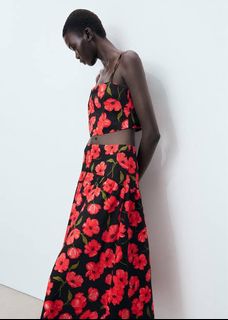 (Category: ) located in . Submitted by elle_closetsale (Listing ID 1415244553, Image 1). Description: .