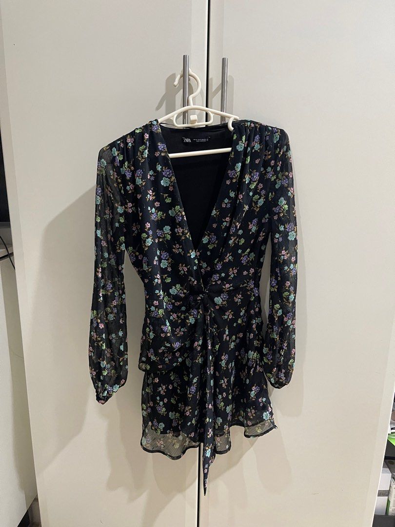 ZARA Floral Mini Dress (Category: Dresses) located in Taguig. Submitted by prelovedbykatchy (Listing ID 1415400635, Image 2). Description: .