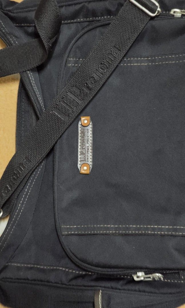 100% AUTHENTIC RENOMA SLING BAG (Category: Luxury Bags & Wallets) located in Quezon City. Submitted by loveloi (Listing ID 1415617704, Image 3). Description: 100% ORIGINAL RENOMA SLING BAG UNISEX.