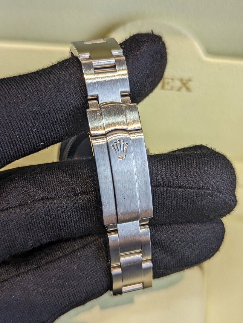 [ 2012 ⚫ ] Rolex 176200 Oyster Perpetual 26mm Black Dial OP OP26 (Category: Watches) located in Singapore. Submitted by bayfort (Listing ID 1415549943, Image 3). Description: Model: 176200 Dated: 2012 Series: AN Case Size: 26mm Comes with: Box and Papers, 10 links total Condition: Lightly used preowned condition ** Local AD ** Original Box: Yes Original Cert: Yes ----------------------- www.bayfort.sg ⭐ BAYFORT PTE. LTD. ⭐ UEN: 202218480E ⭐ PSPM 