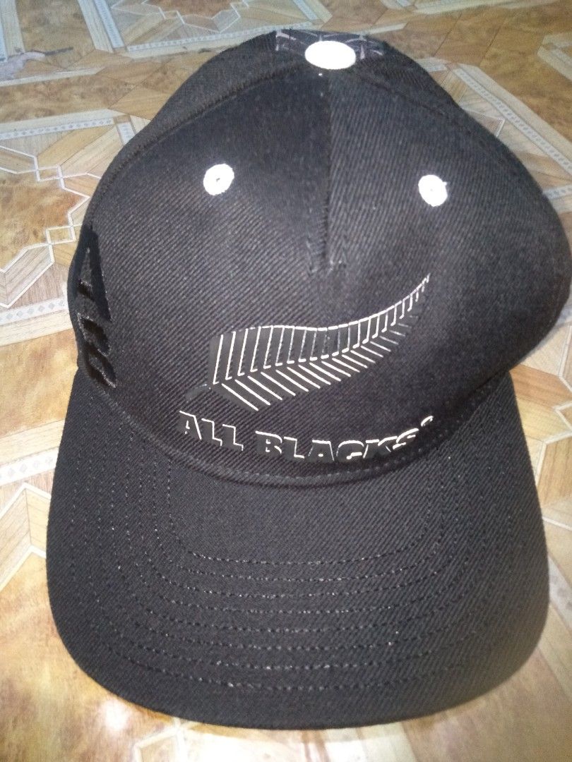 Adidas Snapback Cap (Category: Caps & Hats) located in Pila. Submitted by franklinsanity (Listing ID 1415519536, Image 1). Description: Adidas All Blacks snapback cap Conditiion: 9/10 color rate: 9/10 Dm if interested.