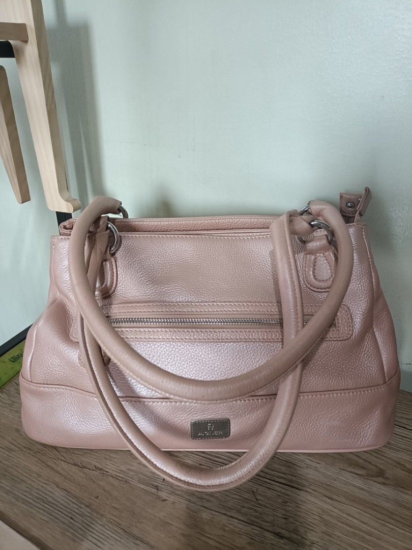 Aigner Leather Handbag (Category: Luxury Bags & Wallets) located in Quezon City. Submitted by pinksgate31 (Listing ID 1415624099, Image 2). Description: - Authentic Aigner handbag - Neutral color, classic design - Two top handles - Front zipper pocket - Multiple interior compartments - Metal Aigner logo - Protective metal feet - Made of leather.