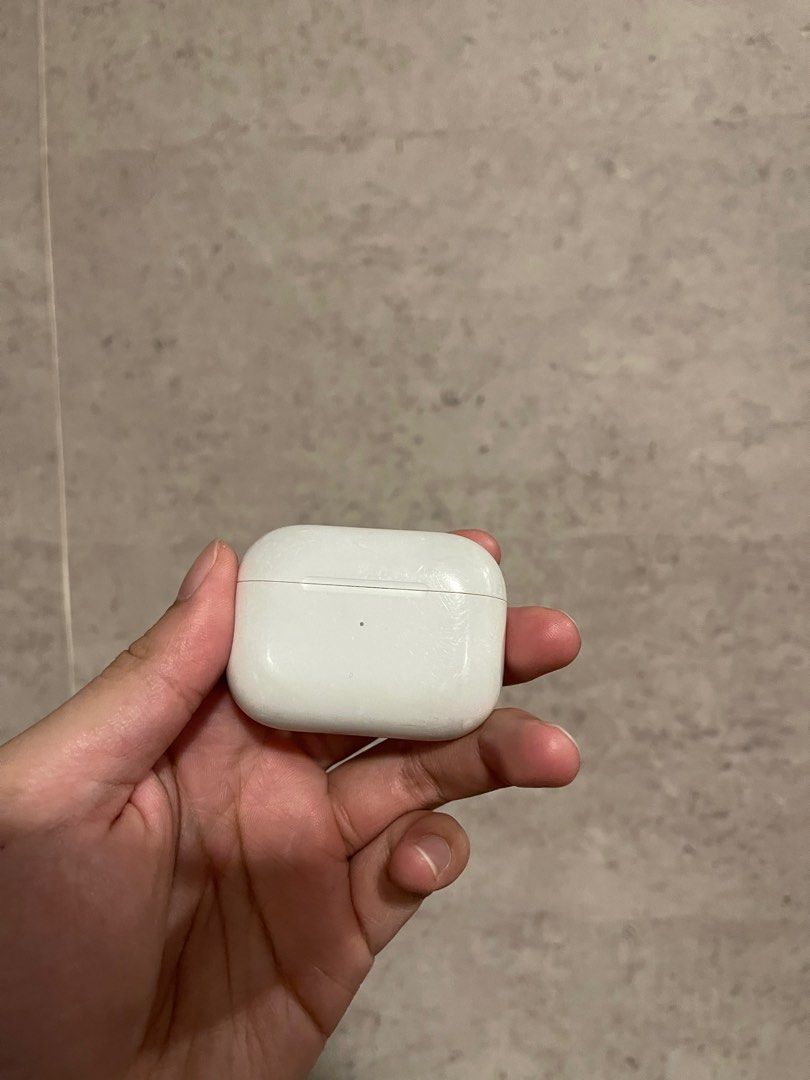 Airpod Pro 1 (Category: Earphones) located in Quezon City. Submitted by nikes.closetfinds (Listing ID 1415548461, Image 1). Description: Selling my authentic Airpod Pro 1s! Php 3,900 Used for a bit, has some dents on the right earpiece. • has some static noise on the right sometimes but it goes away • Only comes with Case and Airpods, no extra ear tips • Used for a year or two, sanitized already 📍 Meet-up: Commonwealth/Katipunan Area 🚚 Shipping