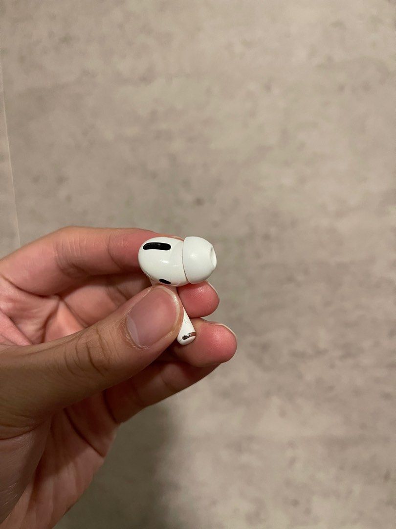 Airpod Pro 1 (Category: Earphones) located in Quezon City. Submitted by nikes.closetfinds (Listing ID 1415548461, Image 3). Description: Selling my authentic Airpod Pro 1s! Php 3,900 Used for a bit, has some dents on the right earpiece. • has some static noise on the right sometimes but it goes away • Only comes with Case and Airpods, no extra ear tips • Used for a year or two, sanitized already 📍 Meet-up: Commonwealth/Katipunan Area 🚚 Shipping