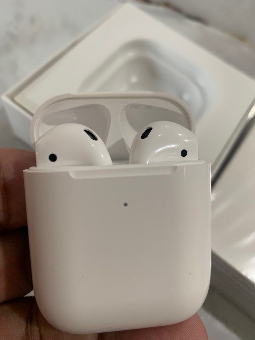 AirPods 2 2nd generation (Category: Earphones) located in San Juan City. Submitted by ph_gadgets_hub (Listing ID 1415508759, Image 3). Description: AirPods 2nd generation With Serial number Compatible to iPhone, Macbook, iPad, Android Lowest price Guaranteed! SALE!!❤️‍🔥 ₱800 • ios & android Supported • U.S variant • same weight/size • Hi-Fi Stereo Bass • can change name ▪️ can change Gesture (Tap Function) ▪️ with Wireless Charging Case ▪️ iClou