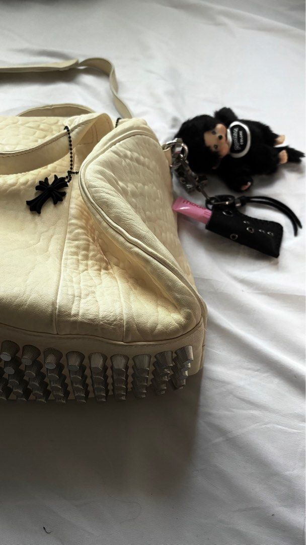 (SOLD) Alexander Wang Rocco Duffel Bag Vanilla (Category: Luxury Bags & Wallets) located in Marikina City. Submitted by gisellesniche (Listing ID 1415575049, Image 2). Description: - Authentic - 5,000 last price - Like new! no flaws. Complete rivets at the bottom & no discoloration on the leather yet - Authentic, dm for more details - Includes adjustable strap which can also be worn as a crossbody.