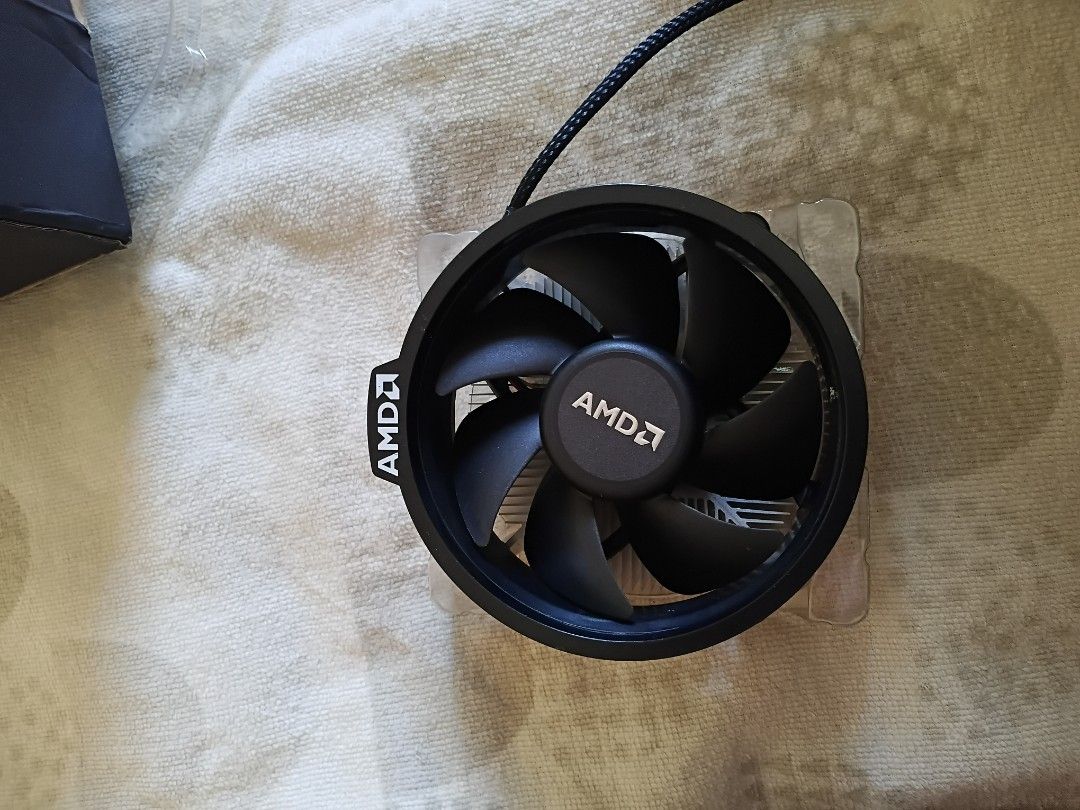 AMD CPU Cooler (Category: Computer Parts) located in Kuala Lumpur. Submitted by nizarrazak56953 (Listing ID 1415537613, Image 1). Description: - AMD CPU cooler - Black fan.