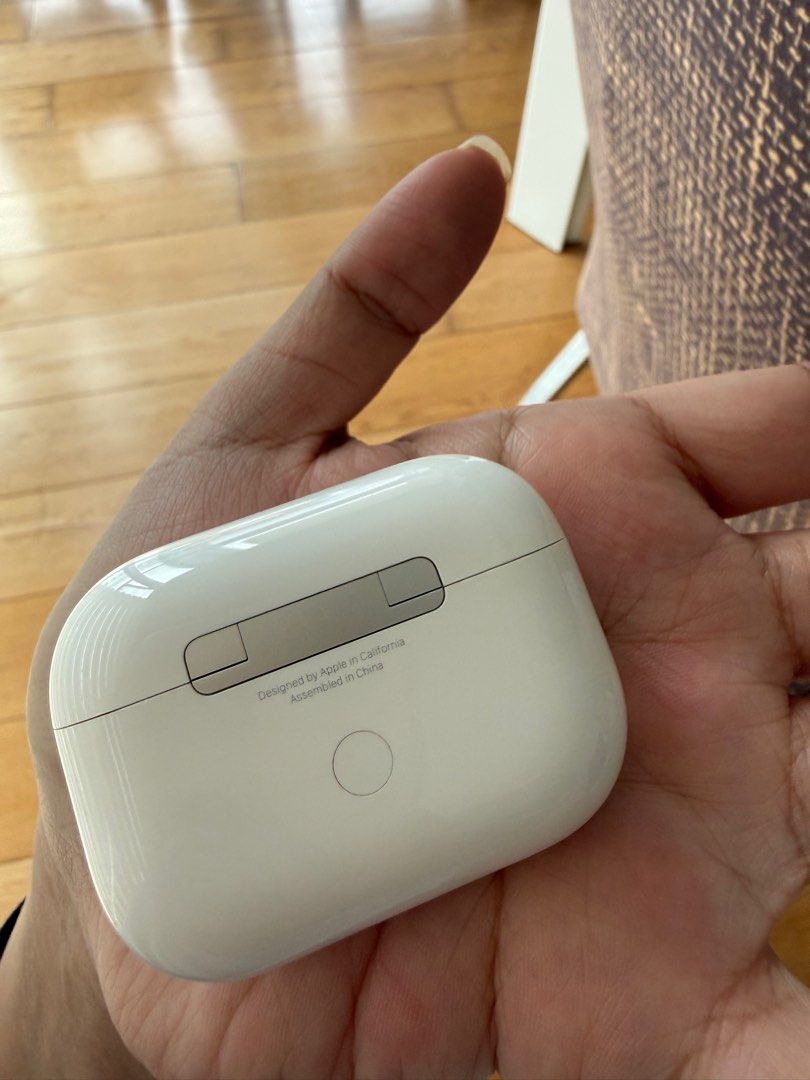 Apple AirPods Pro 1 with Case (Category: Earphones) located in Taguig. Submitted by jomsalazar (Listing ID 1415433814, Image 2). Description: - Has static sound every so often - Apple AirPods Pro with charging case - Includes original box and charging cable - Comes with a mint green protective case.