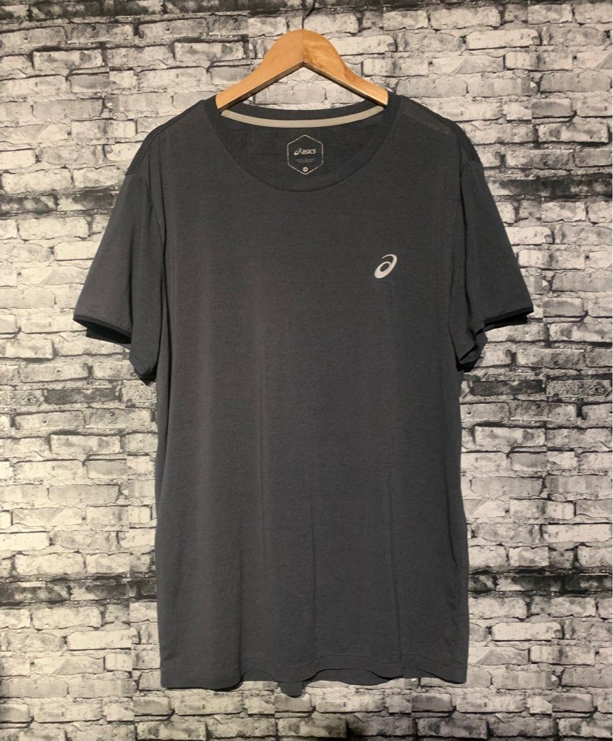 Asics Running Tee (Category: Activewear) located in Manila. Submitted by marksaban81396 (Listing ID 1415483721, Image 2). Description: Size XL Width 23.5 Length 31.5 Color rate 9./10 No issue Excellent condition .