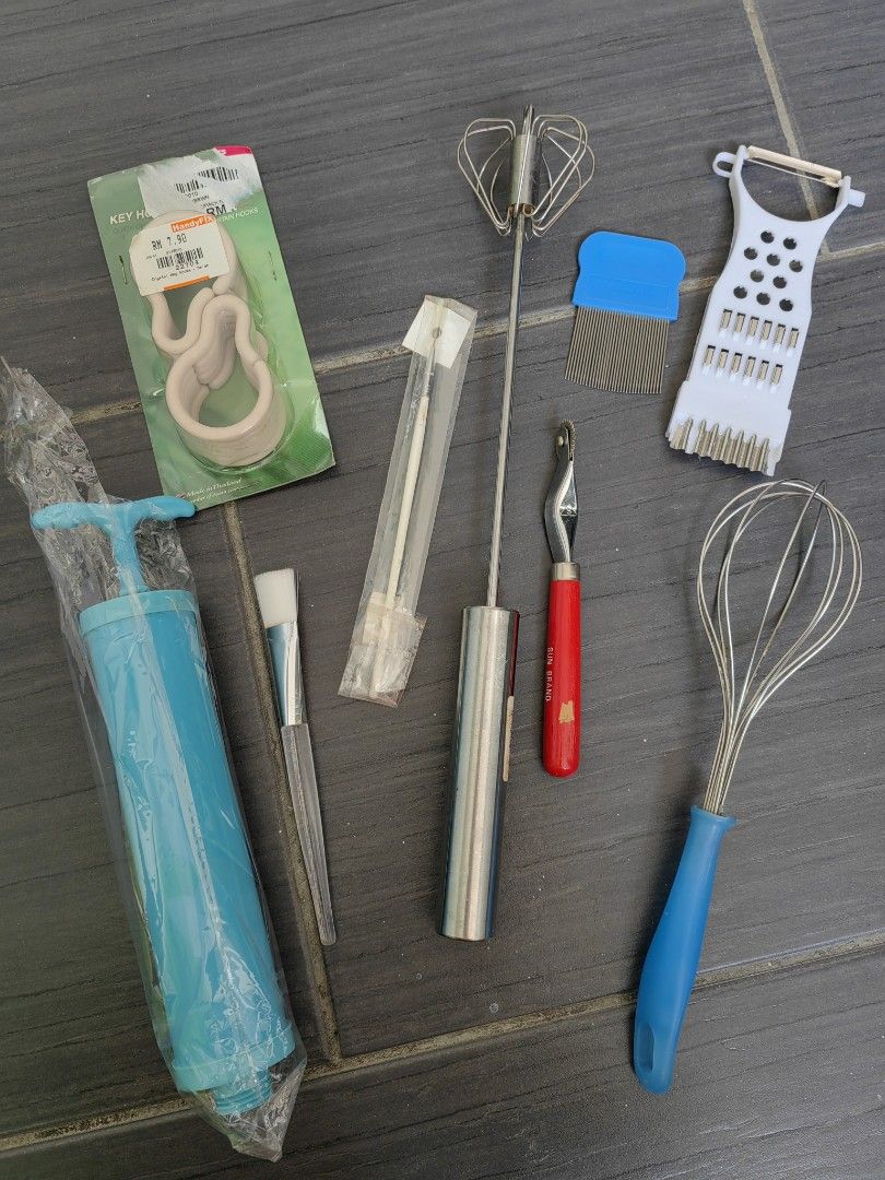Assorted Baking Tools Set (Category: Bakeware) located in Kuala Lumpur. Submitted by lovecookie22 (Listing ID 1415471241, Image 1). Description: Baking tools set, all items as pictured No self collect, please pay postage RM16 through TNG..