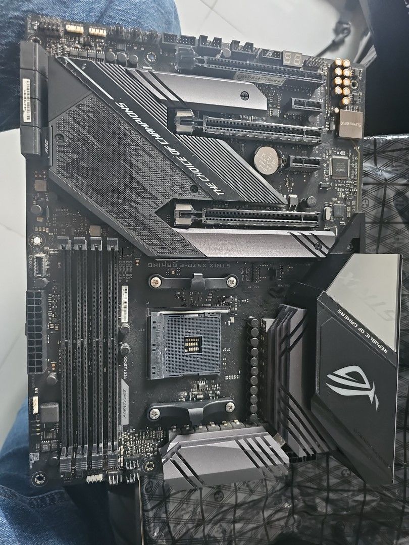 ASUS ROG Strix X570-E Gaming Motherboard65561373008385111